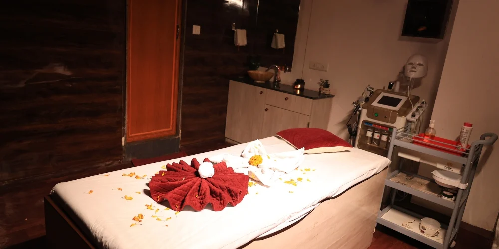 Aroma therapy massage with essential oils in Mira Road